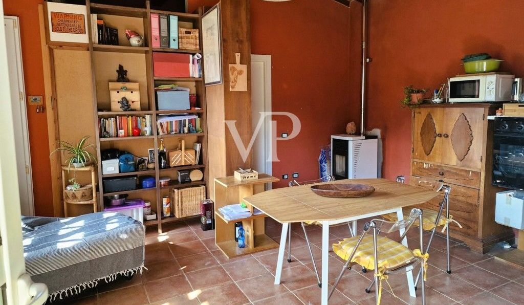 Casale ristrutturato circondato da c.a. 12.000 mq di terreno