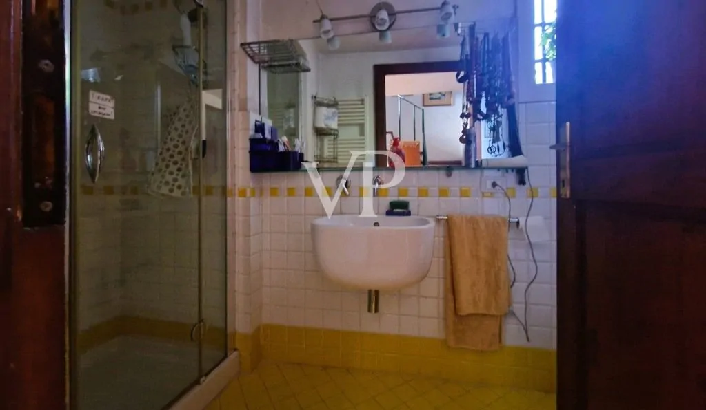 Ferme rénovée entourée d'environ 12 000 m² de terrain