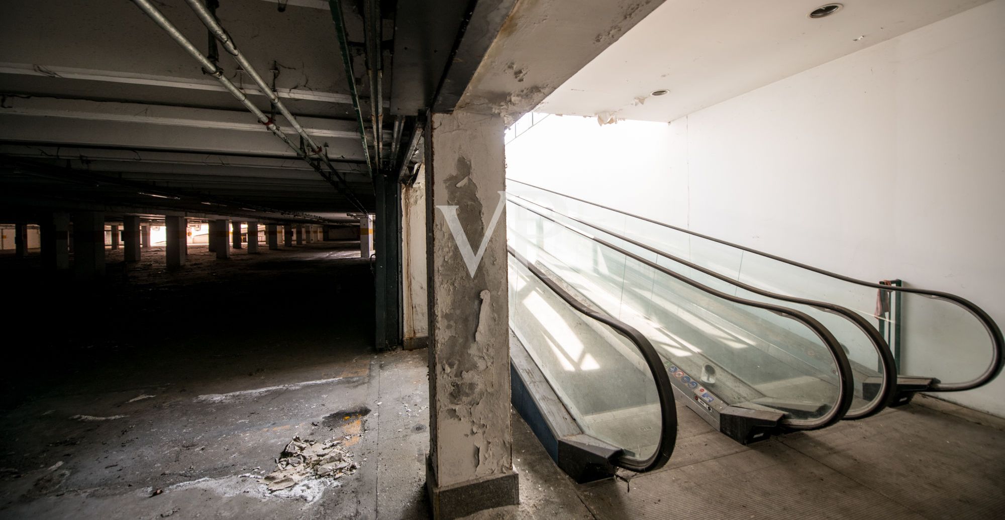 Gewerbehalle mit Außenbereich und Tiefgarage