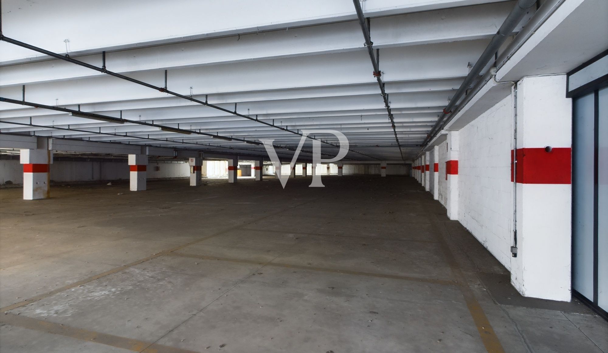 Gewerbehalle mit Außenbereich und Tiefgarage