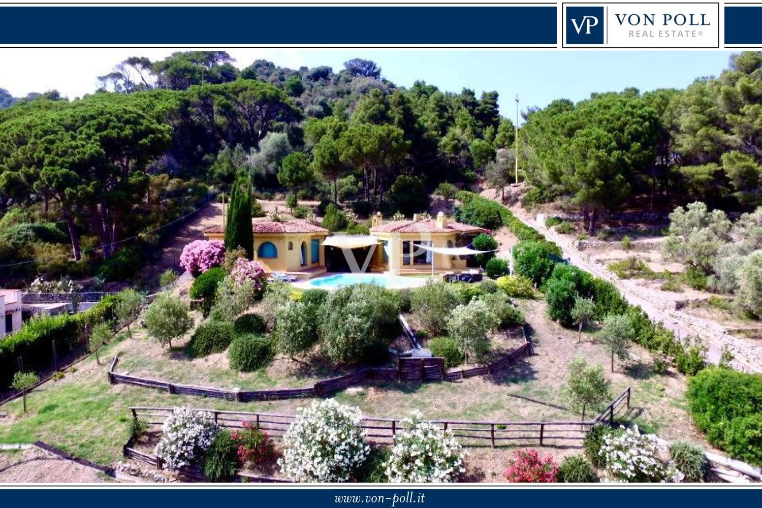 Villa de prestige sur l'île d'Elbe : luxe et intimité au cœur de la nature