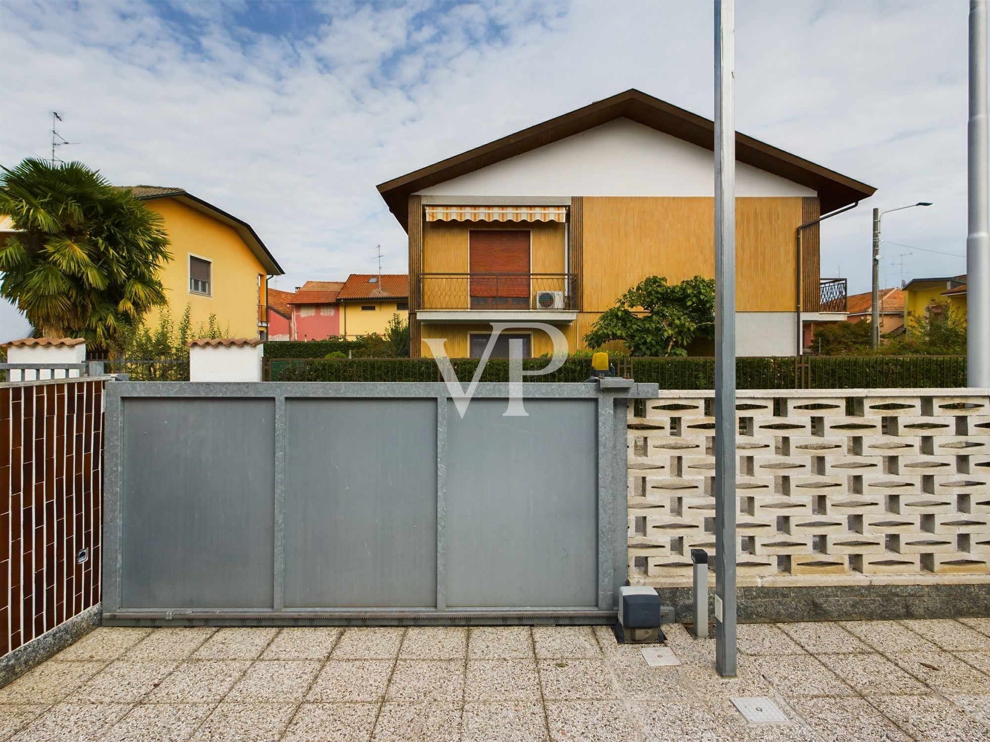 Zwei-Zimmer-Wohnung mit Innenhof und Parkplatz, in perfektem Zustand