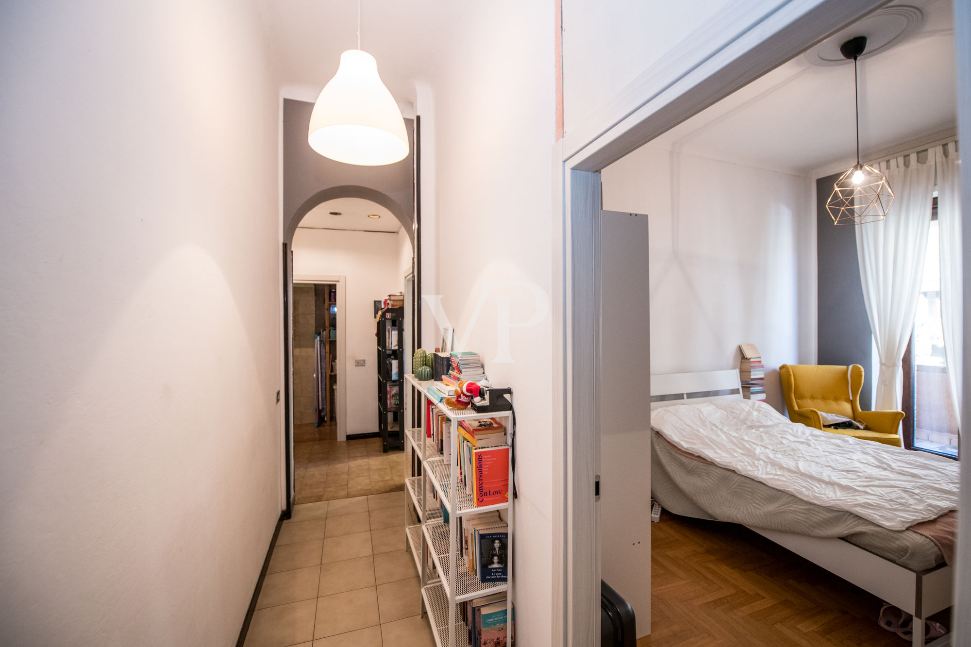 Large three-room rented apartment with two balconies and two rooms, on the 1st noble floor