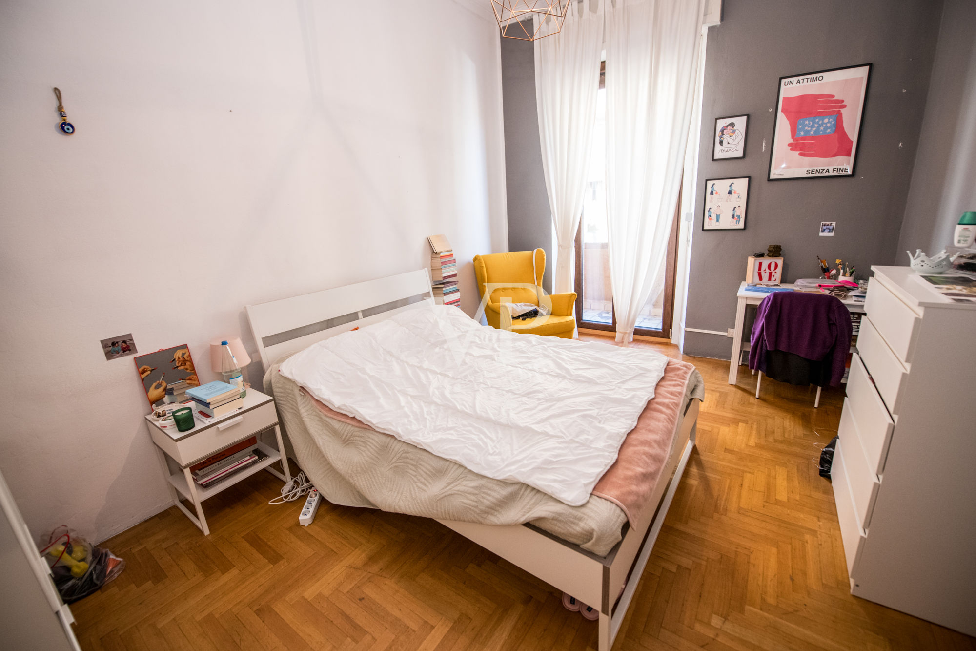 Large three-room rented apartment with two balconies and two rooms, on the 1st noble floor