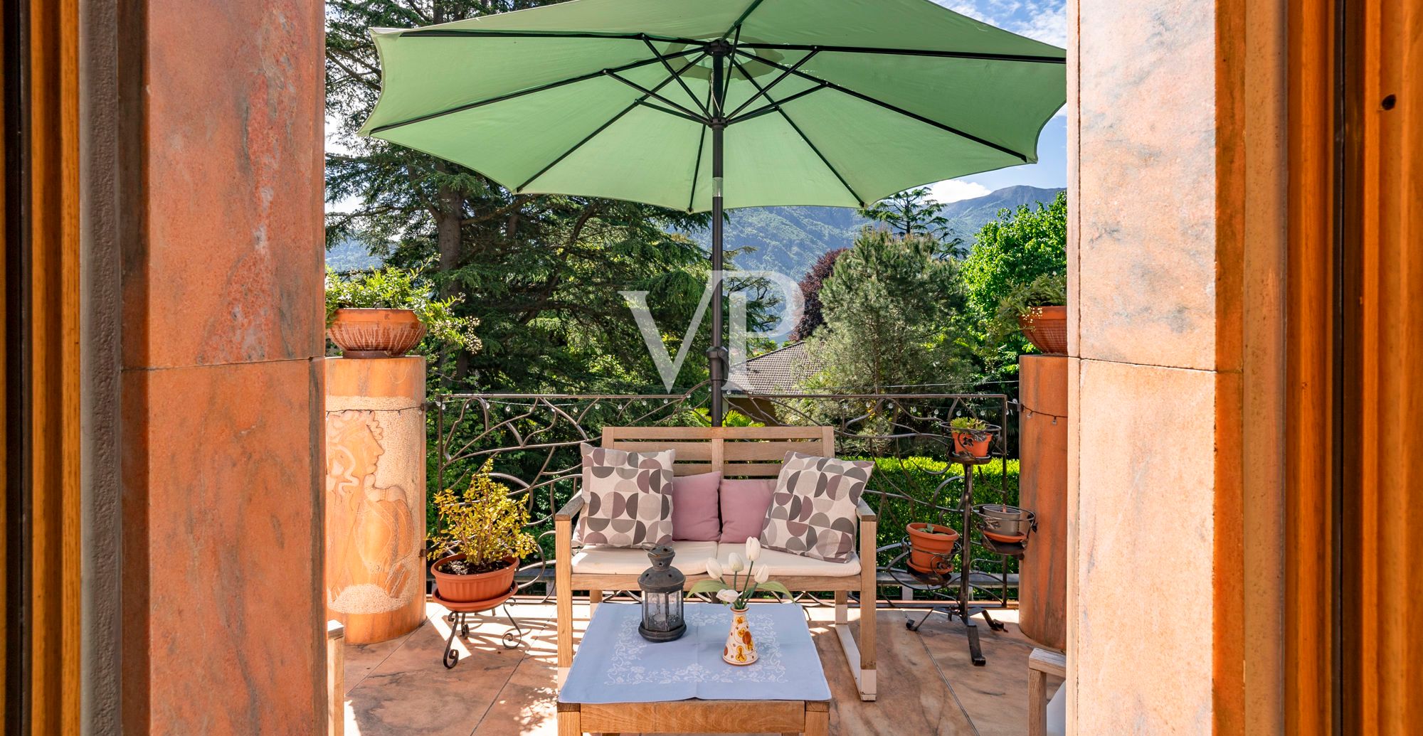 Lago di Como - Splendida villa con piscina e ascensore interno