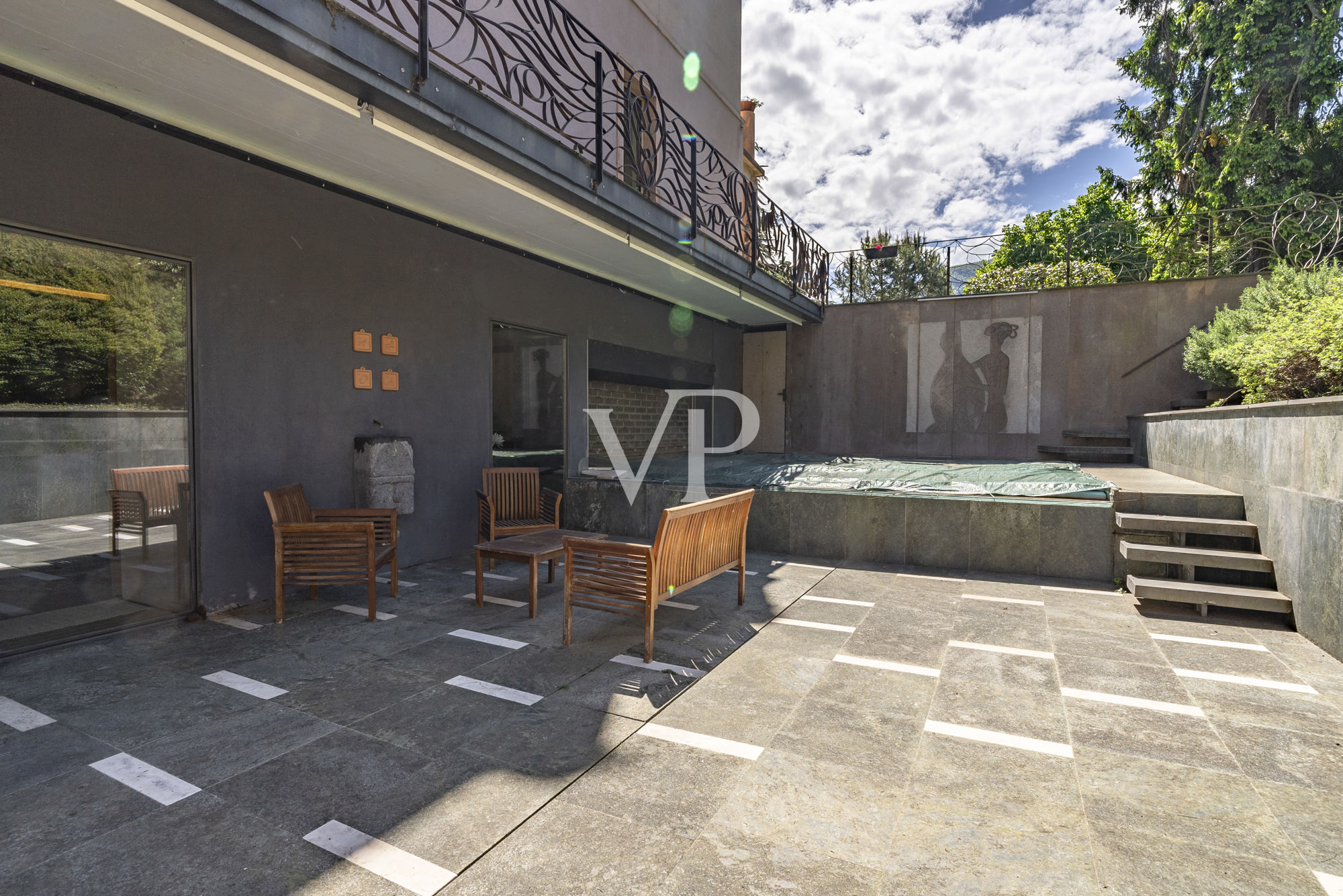 Lago di Como - Splendida villa con piscina e ascensore interno