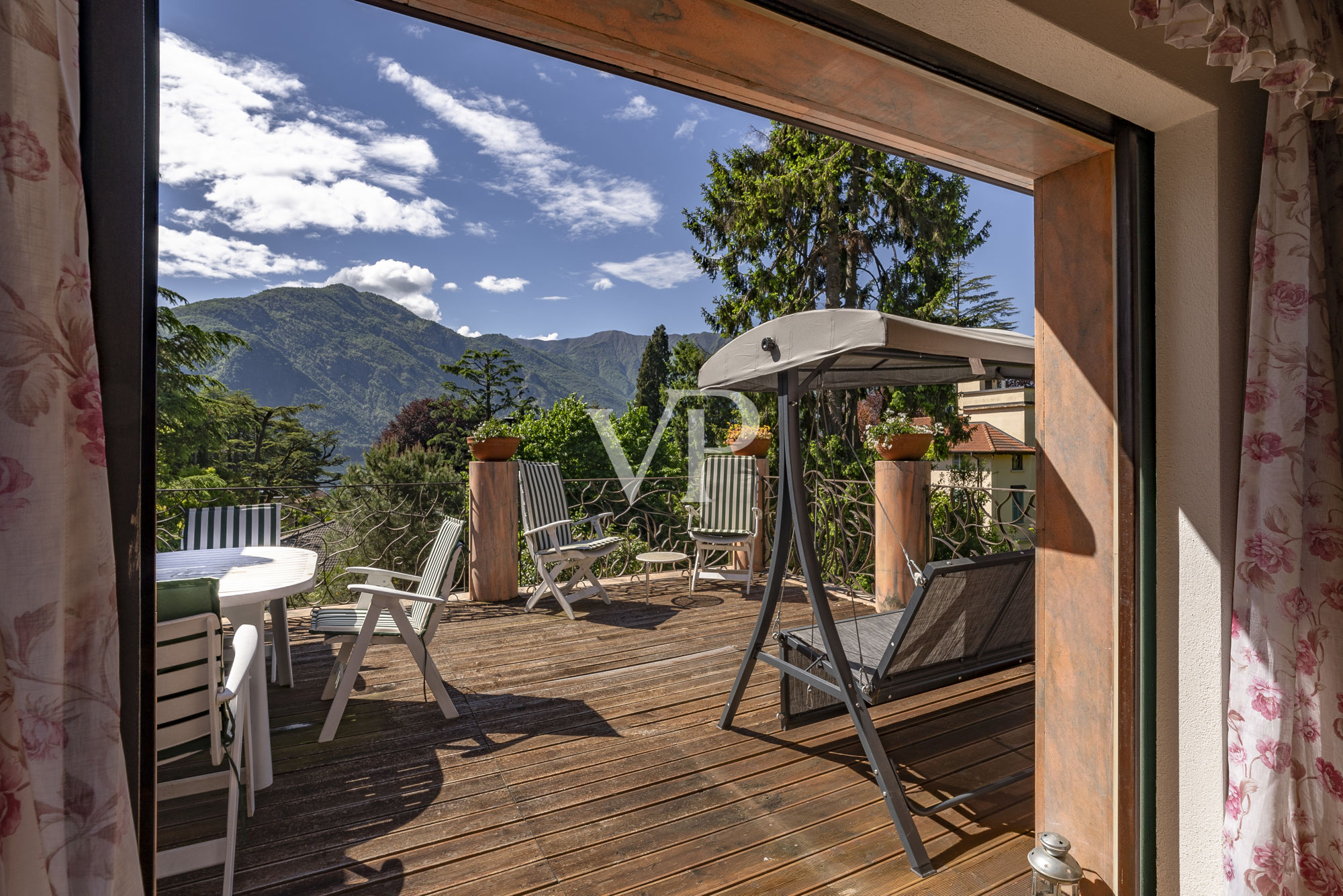 Lago di Como - Splendida villa con piscina e ascensore interno