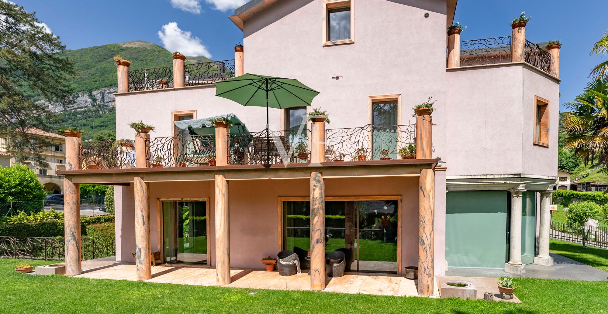 Lago di Como - Splendida villa con piscina e ascensore interno