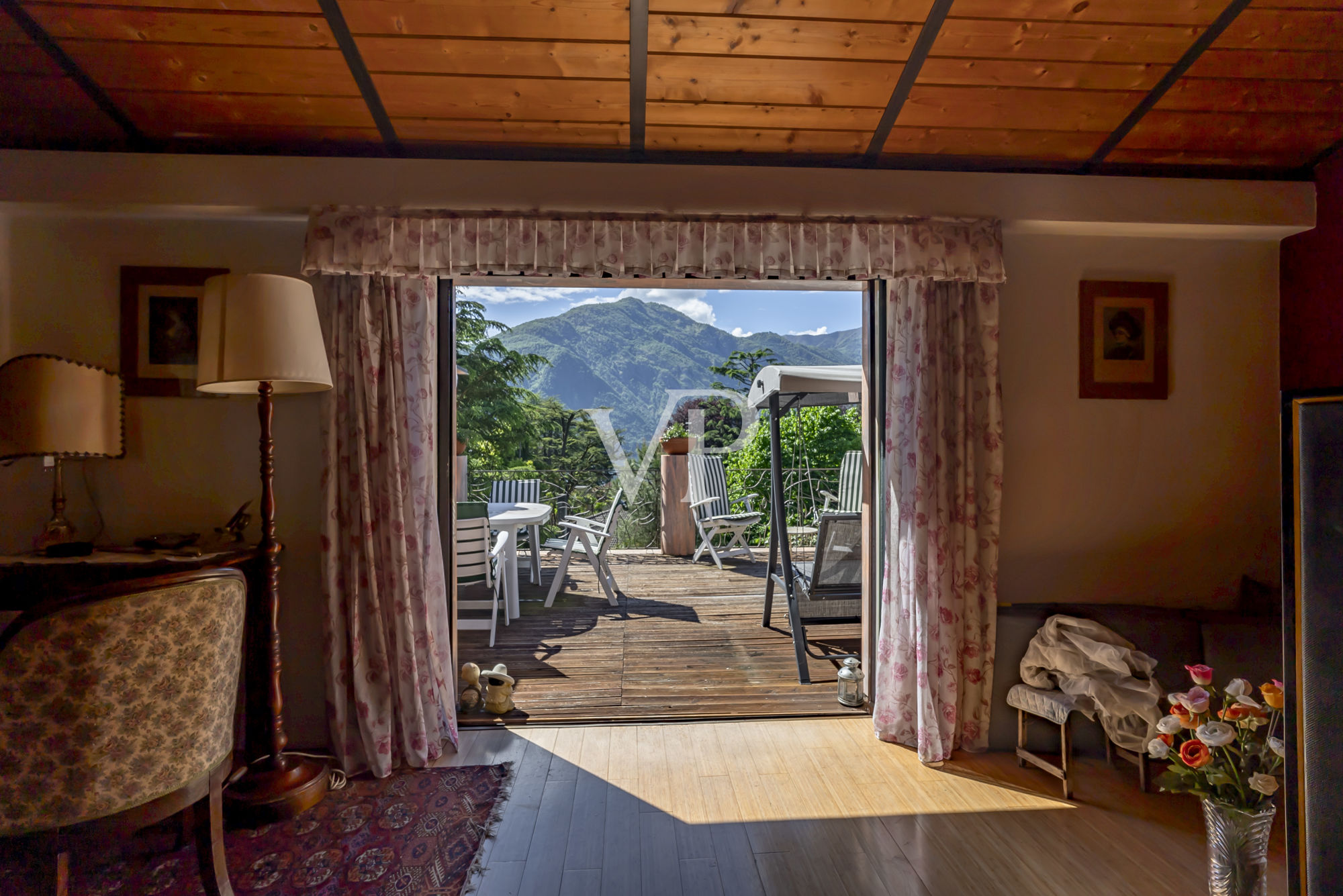 Lago di Como - Splendida villa con piscina e ascensore interno