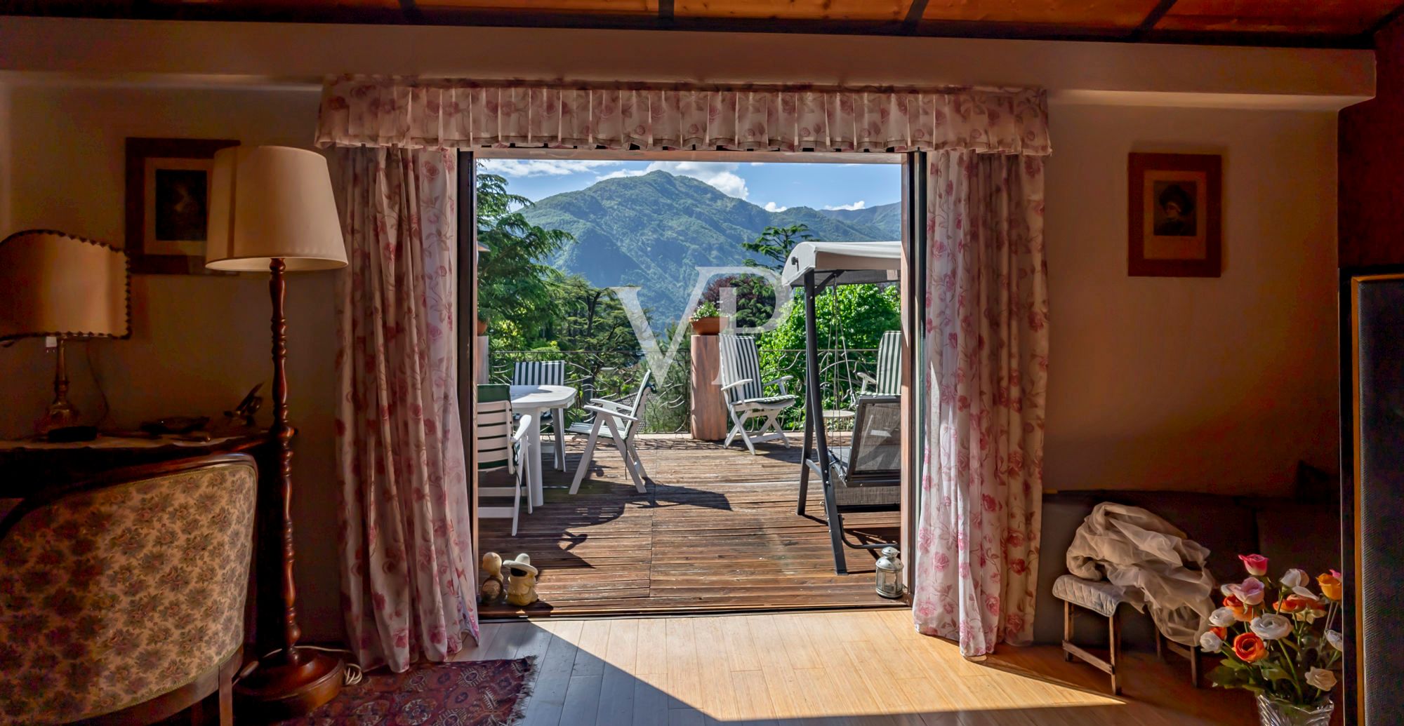 Lago di Como - Splendida villa con piscina e ascensore interno