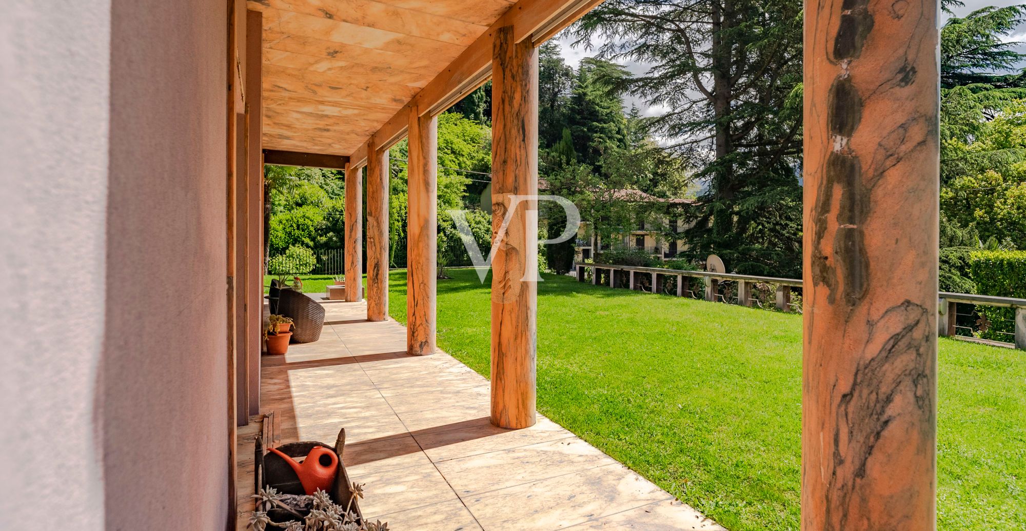 Lago di Como - Splendida villa con piscina e ascensore interno