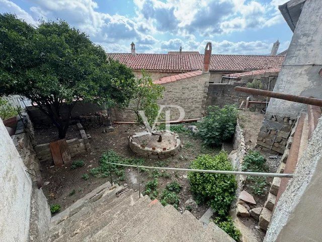 Affascinante immobile da ristrutturare nel centro di Luogosanto