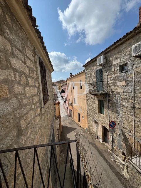 Affascinante immobile da ristrutturare nel centro di Luogosanto