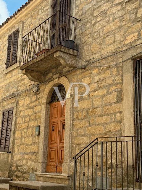 Affascinante immobile da ristrutturare nel centro di Luogosanto