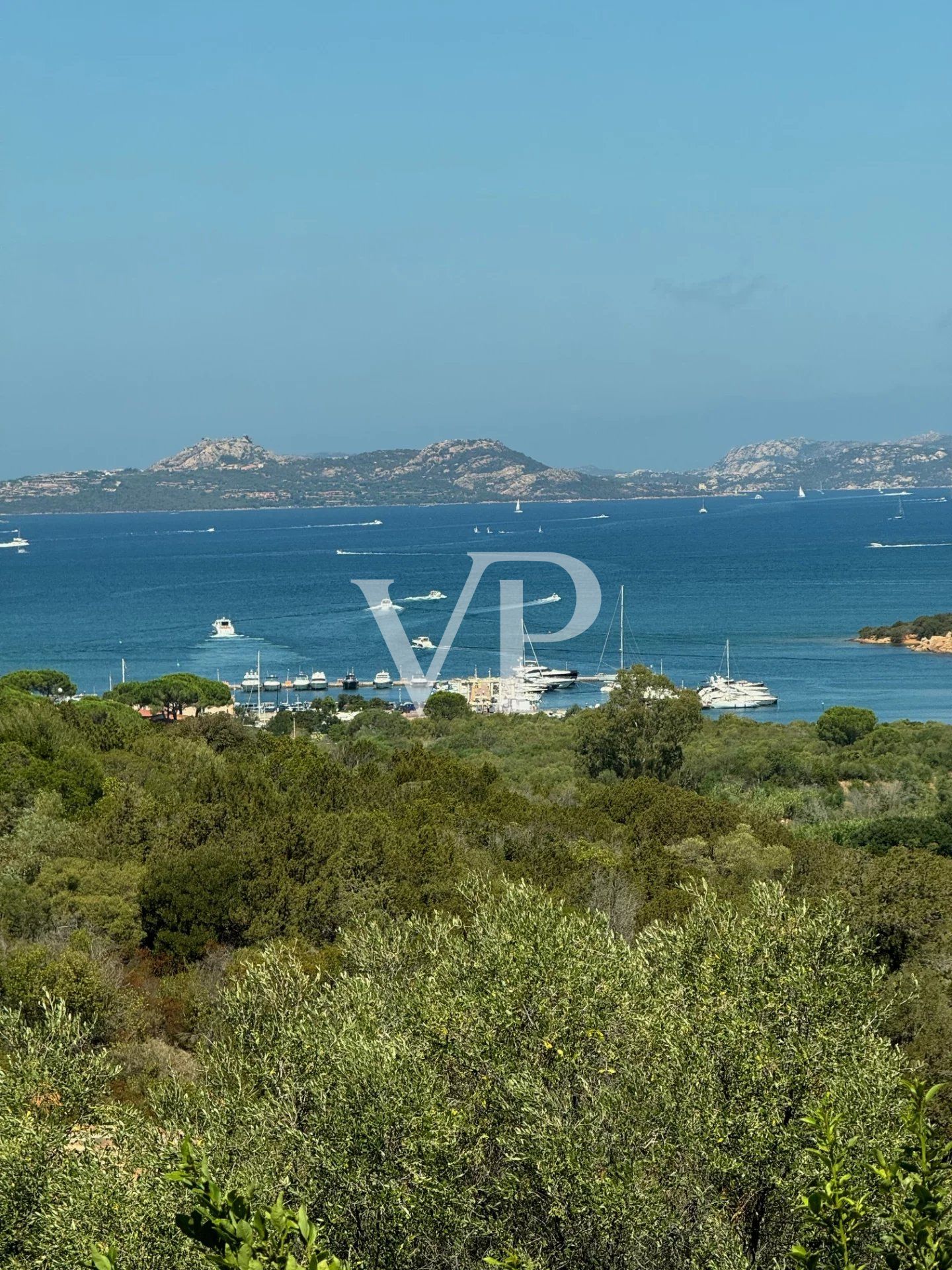 Prächtige Doppelhaushälfte mit Schwimmbad und Blick auf Cala Bitta