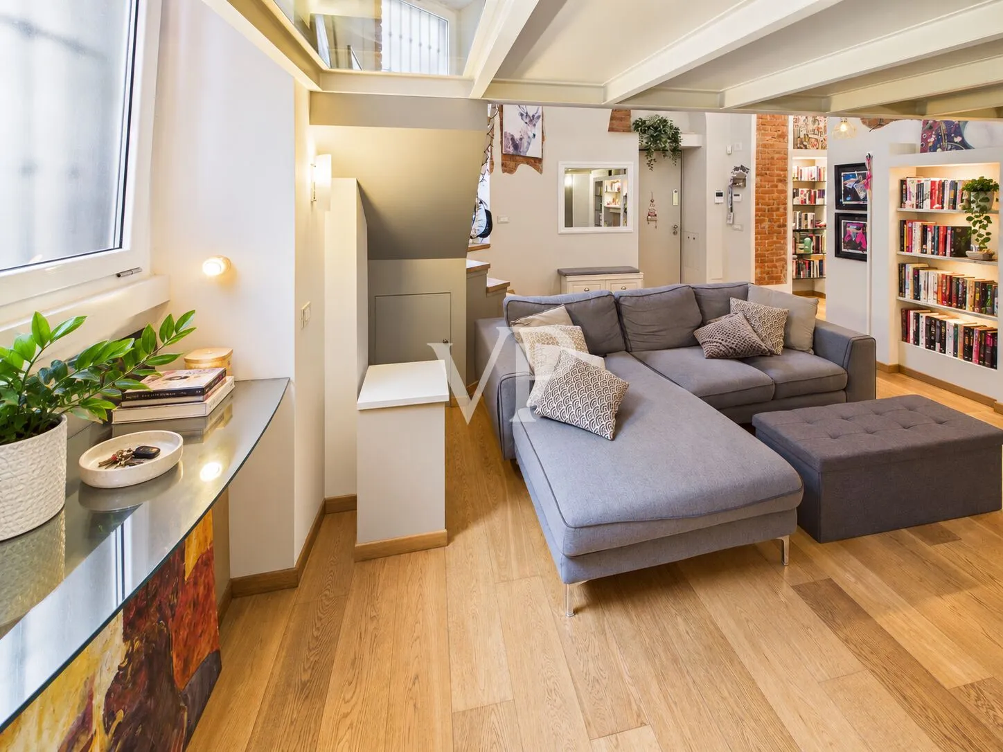 Faszinierendes Loft mit großzügigem Wohnbereich und separater Wohnküche