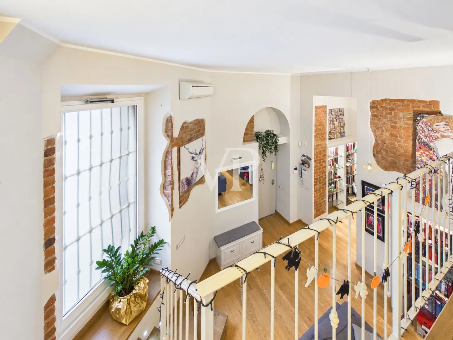 Charming loft with a spacious living area and a separate kitchen