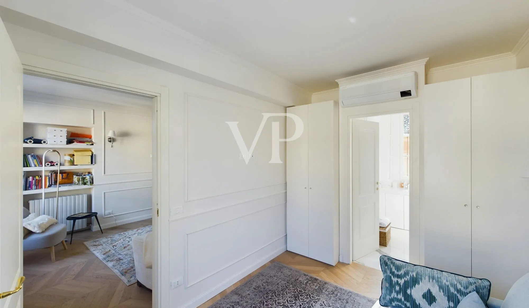 Repräsentative, fein renovierte Dreizimmerwohnung mit Balkon