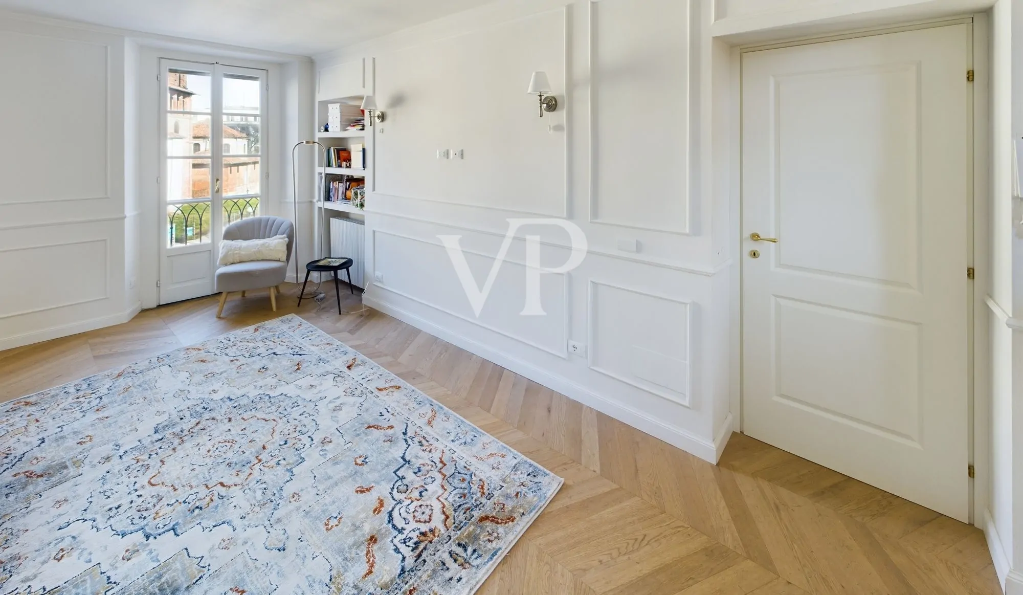 Repräsentative, fein renovierte Dreizimmerwohnung mit Balkon