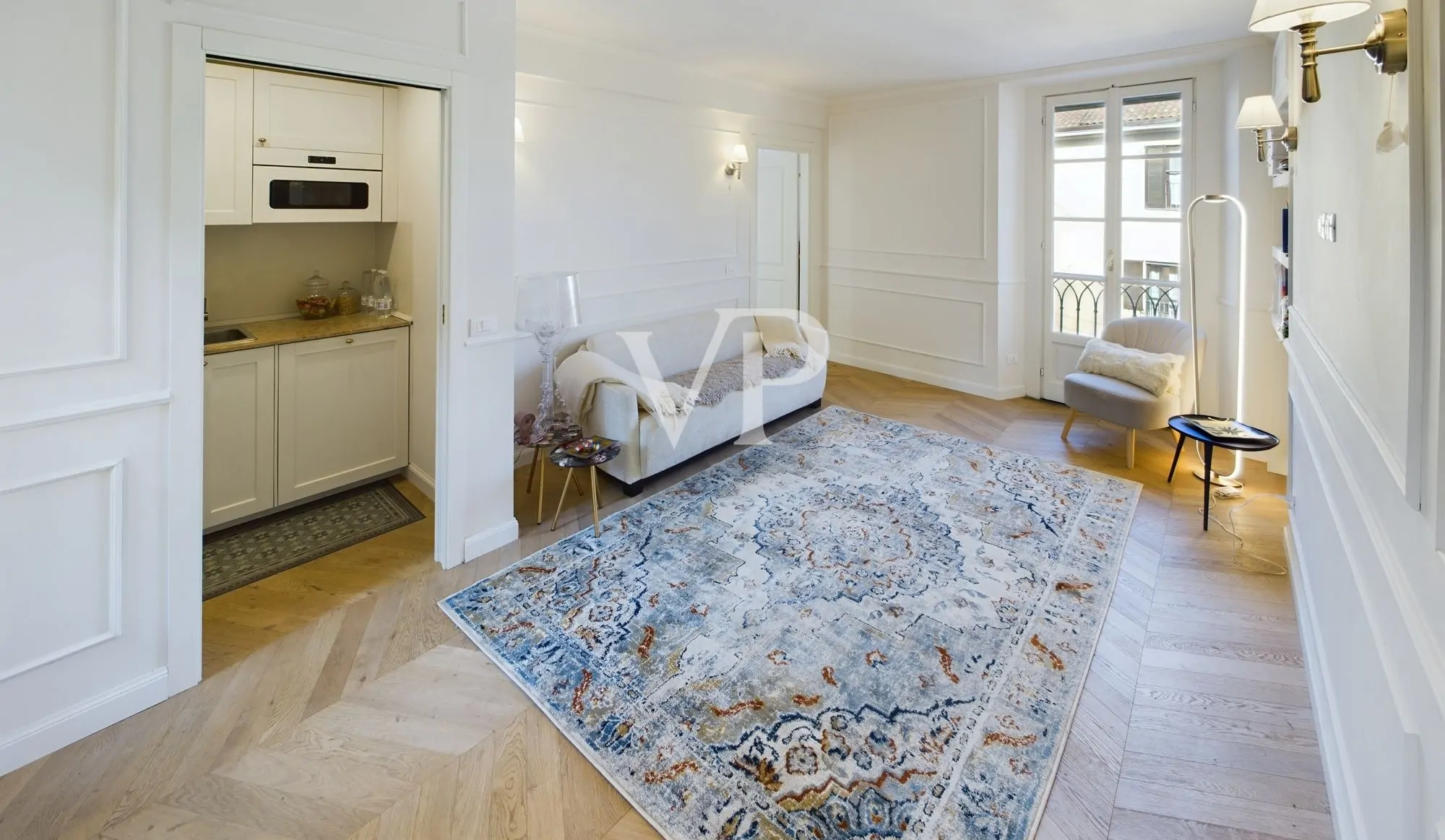 Repräsentative, fein renovierte Dreizimmerwohnung mit Balkon