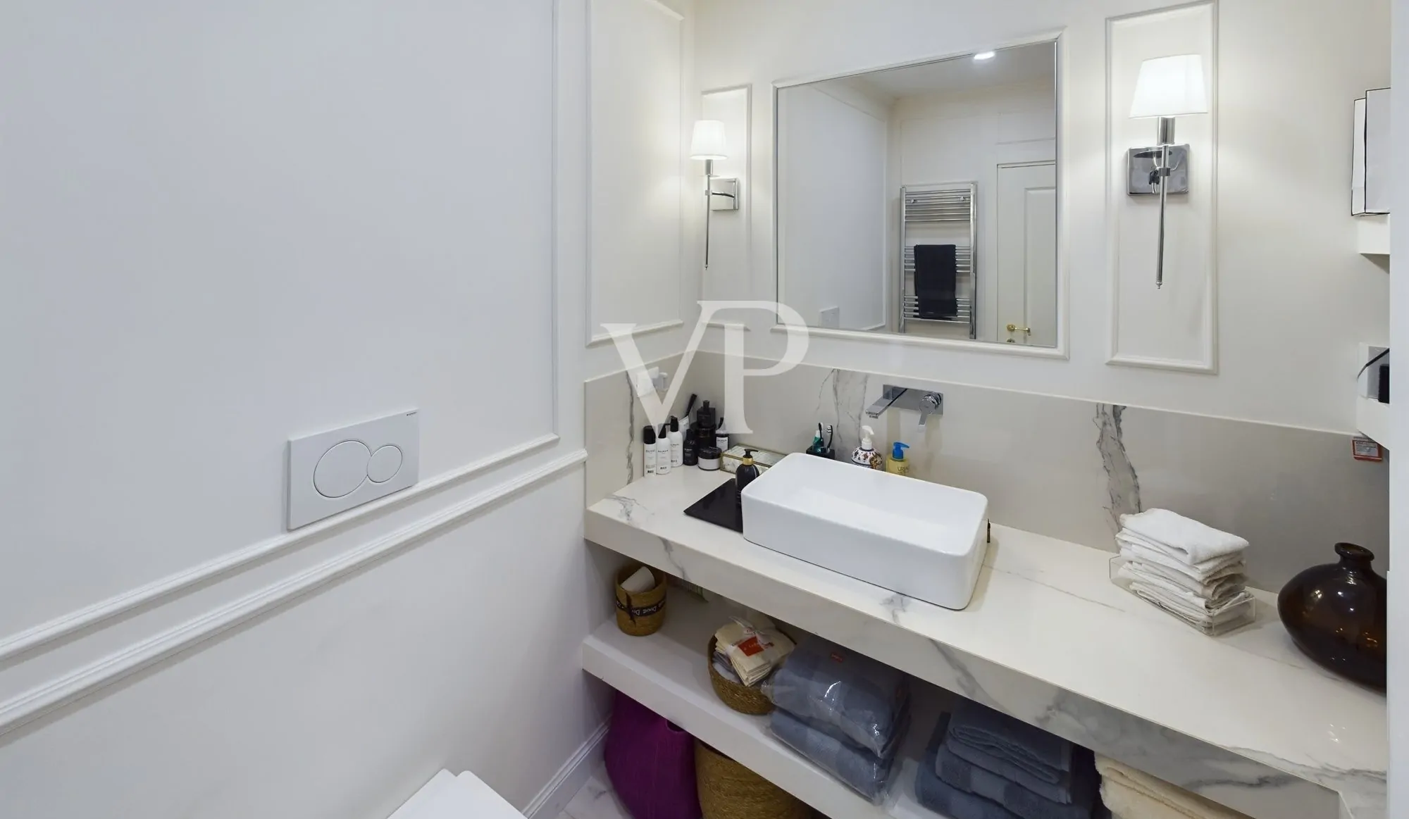 Repräsentative, fein renovierte Dreizimmerwohnung mit Balkon