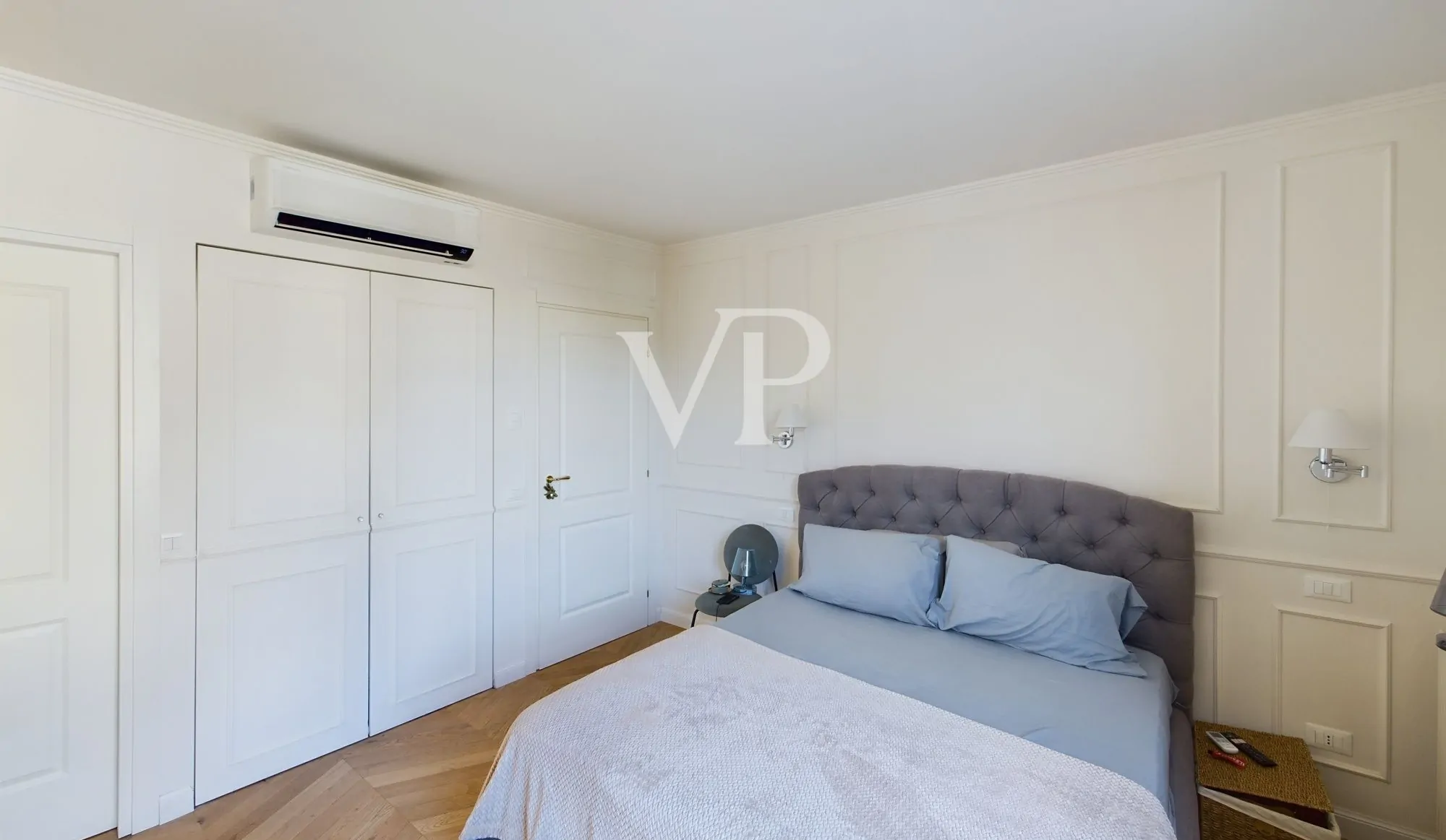 Repräsentative, fein renovierte Dreizimmerwohnung mit Balkon