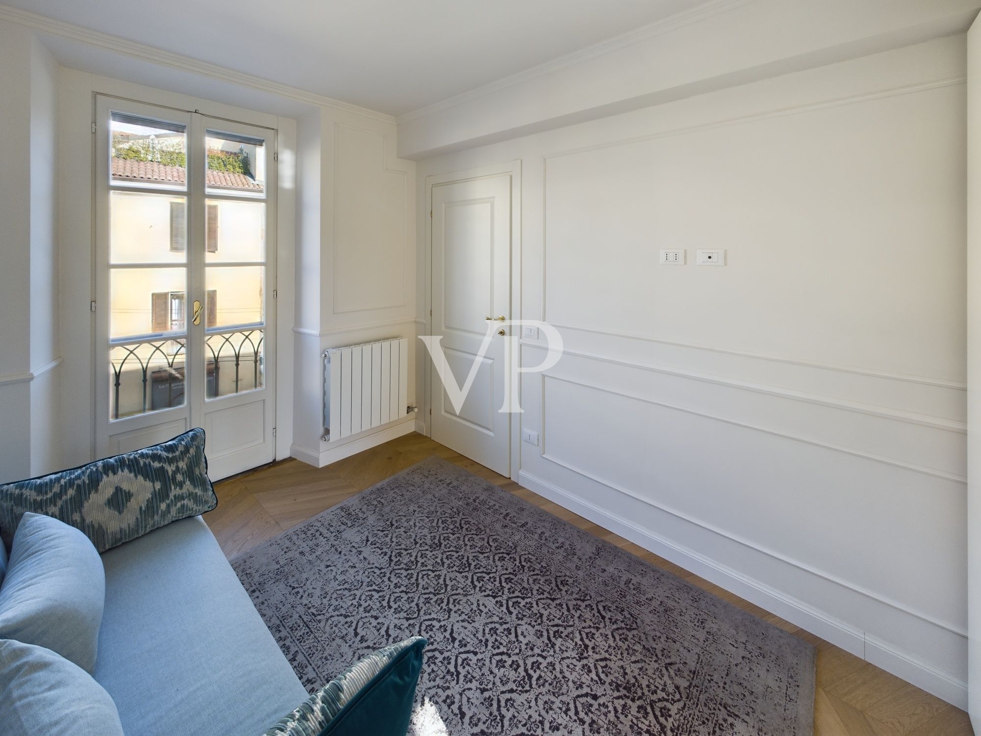 Prestigious three-room finely renovated apartment with balcony