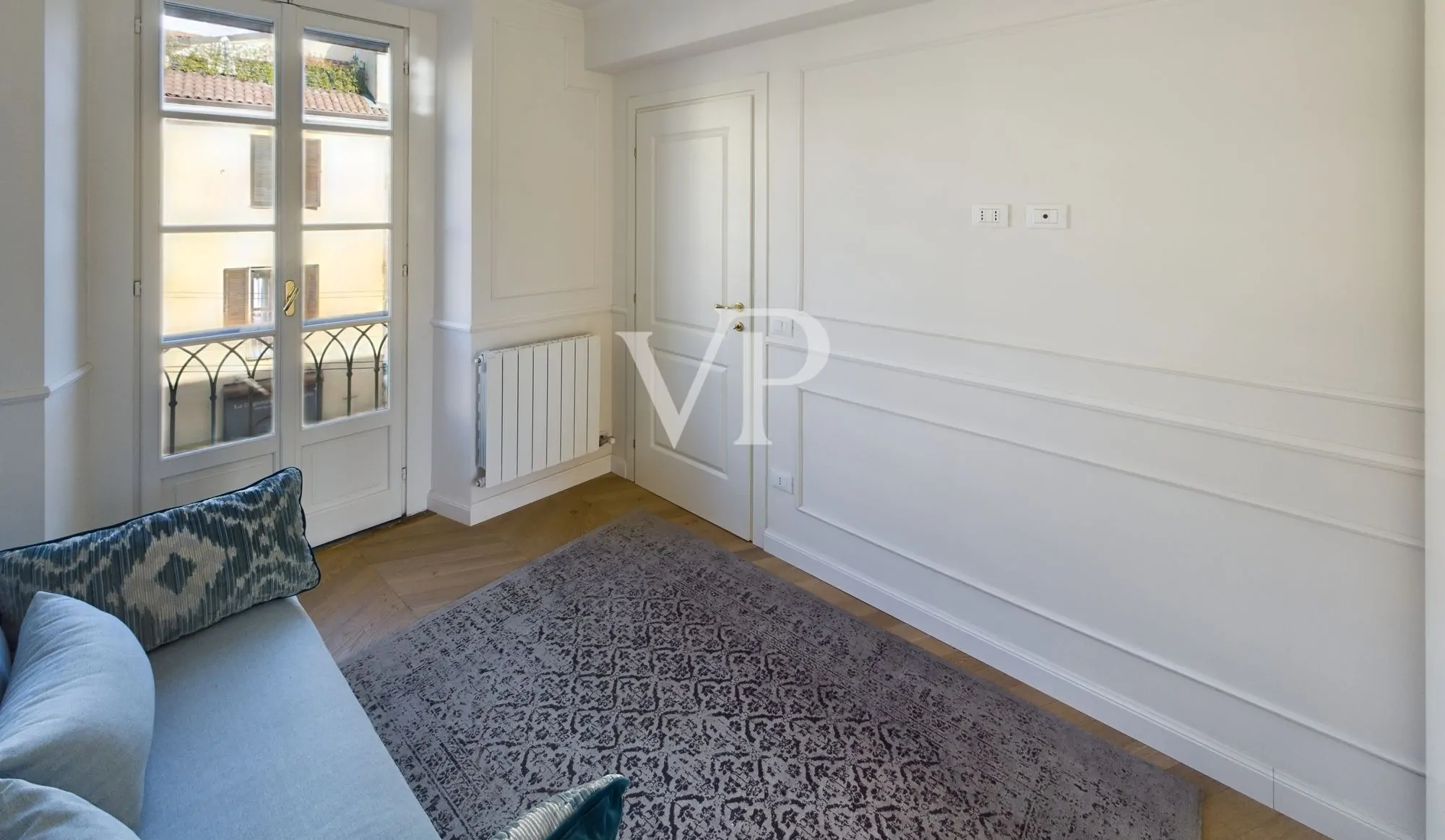 Repräsentative, fein renovierte Dreizimmerwohnung mit Balkon