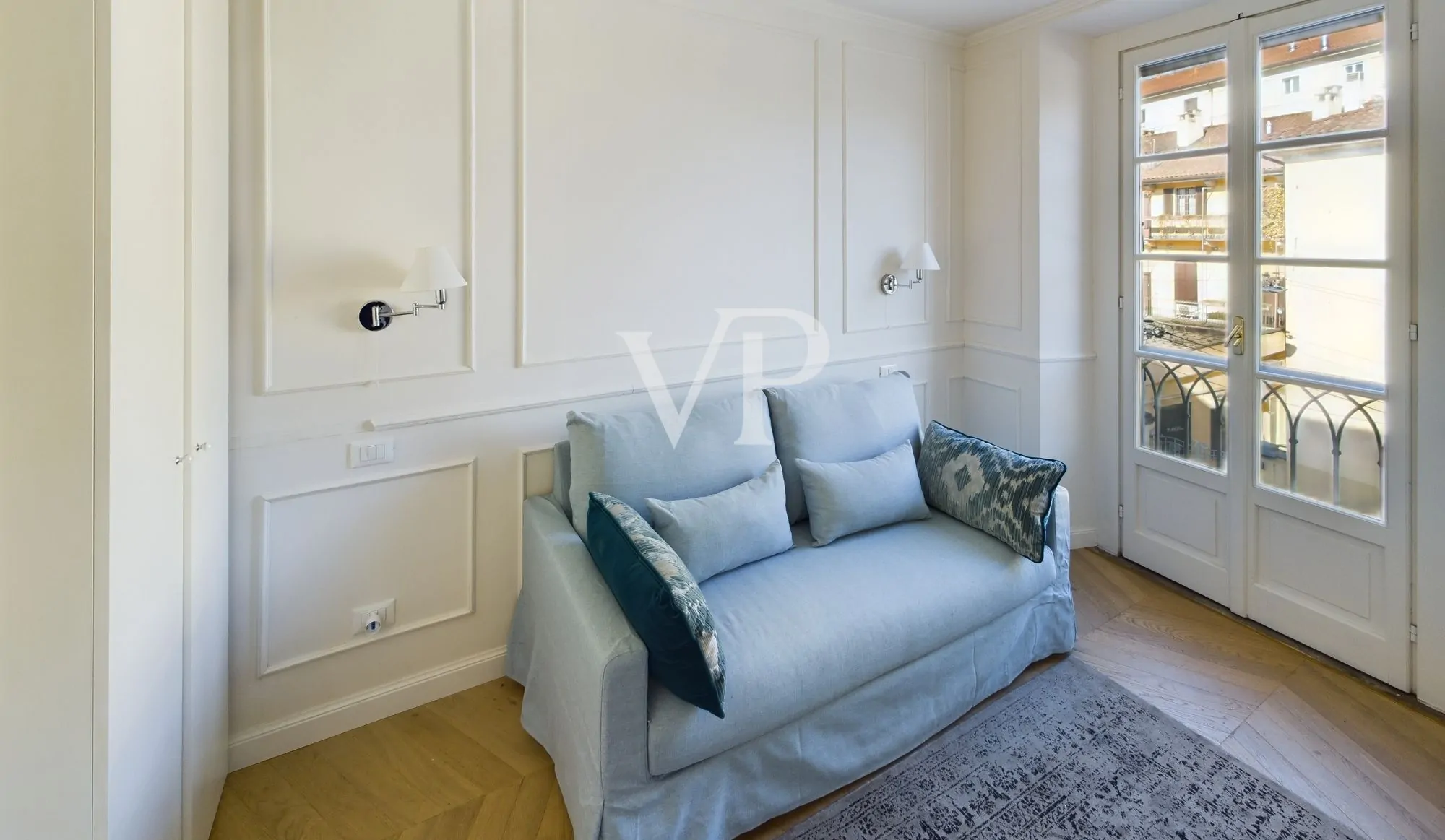 Repräsentative, fein renovierte Dreizimmerwohnung mit Balkon