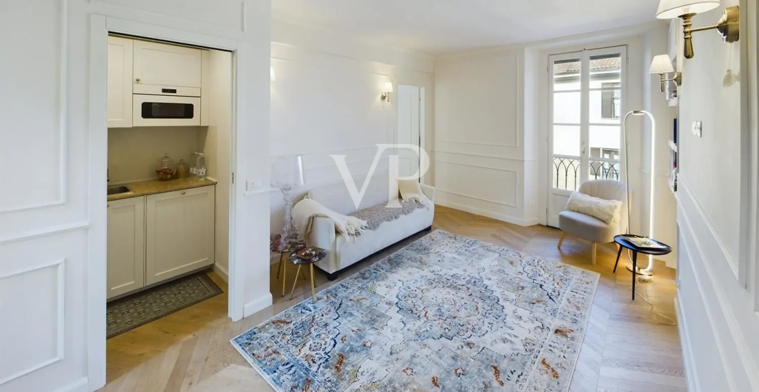 Repräsentative, fein renovierte Dreizimmerwohnung mit Balkon