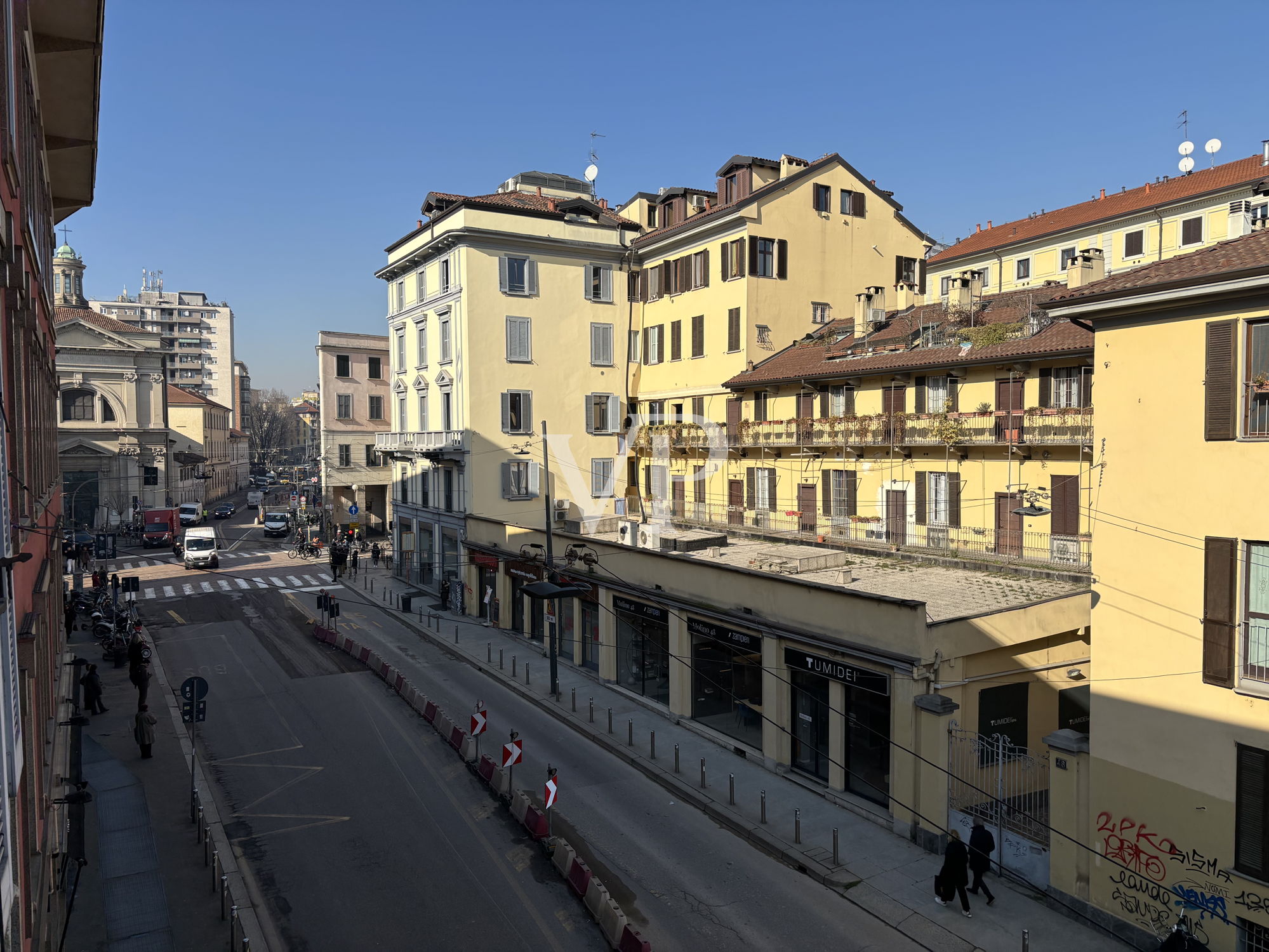 Prestigioso trilocale finemente ristrutturato con balcone