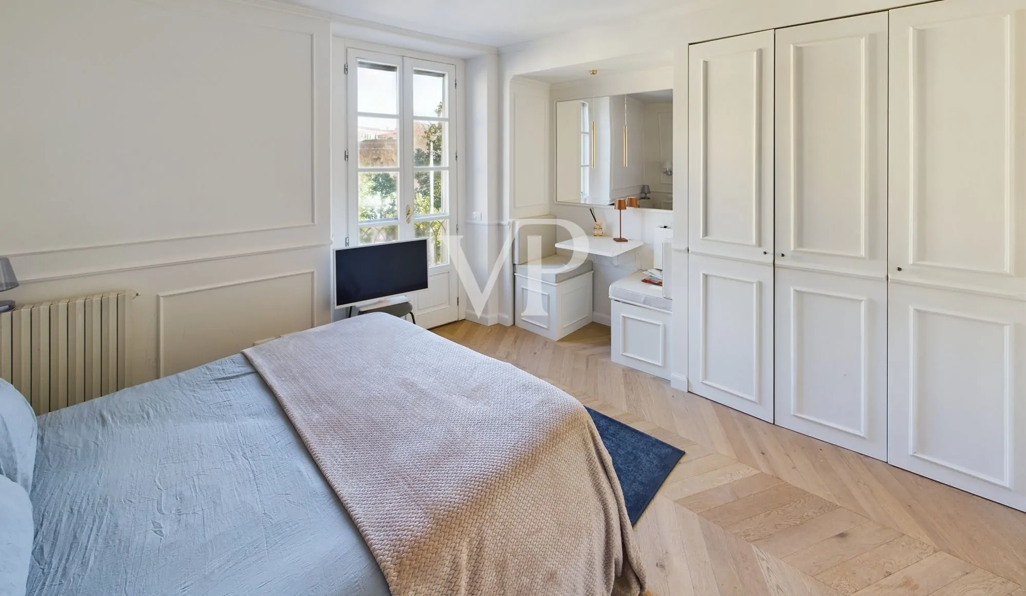 Repräsentative, fein renovierte Dreizimmerwohnung mit Balkon