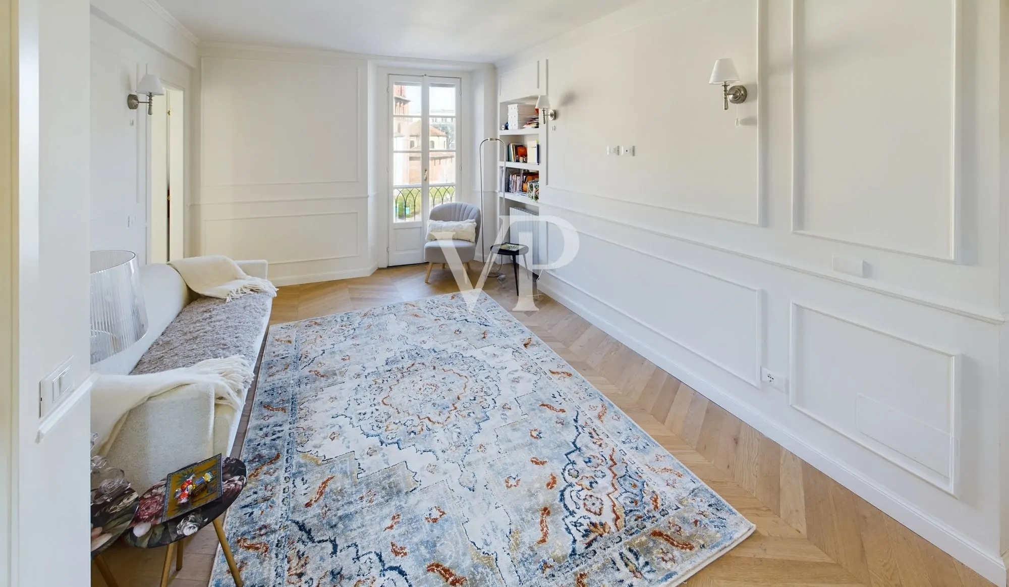 Repräsentative, fein renovierte Dreizimmerwohnung mit Balkon