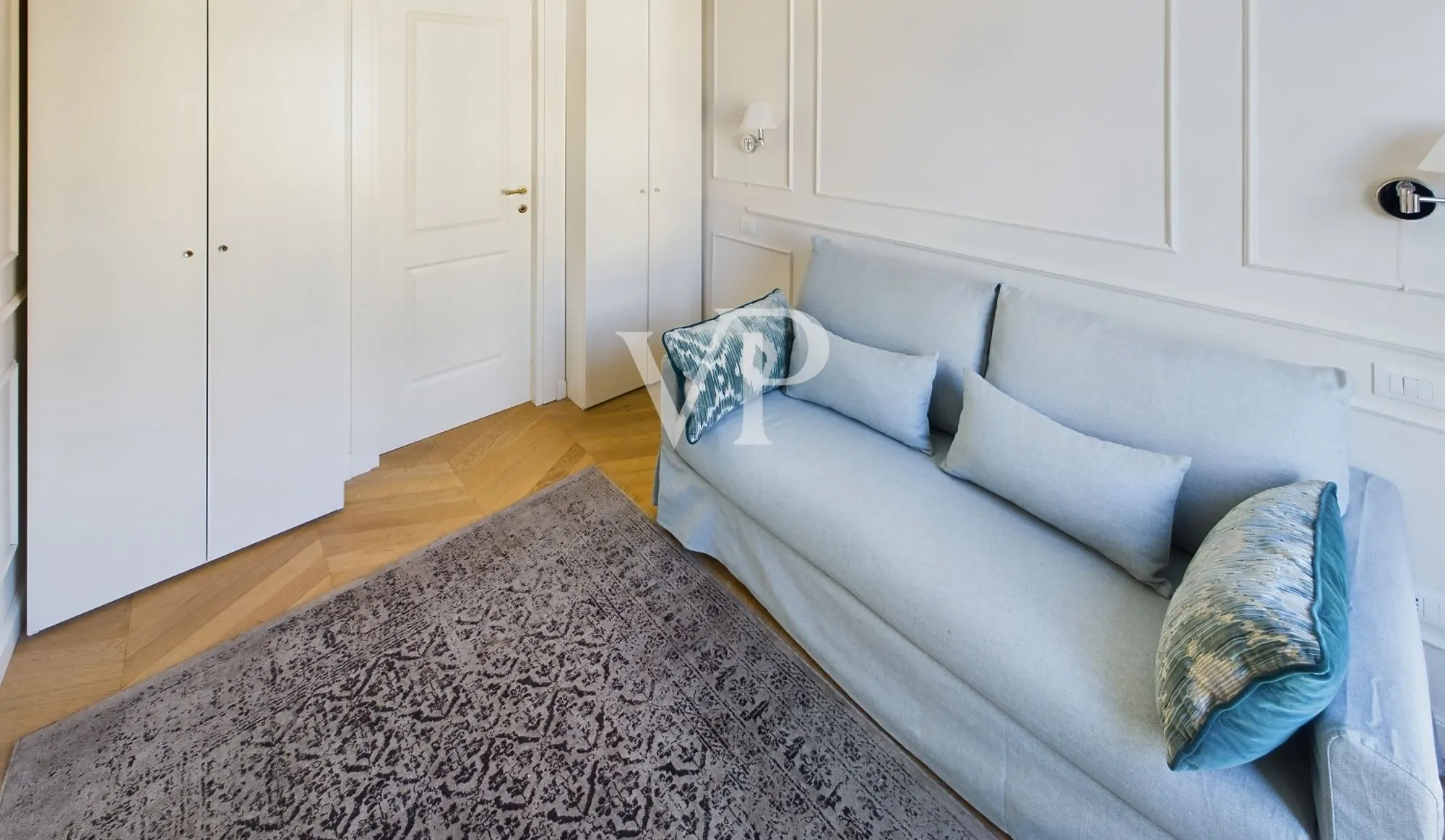 Repräsentative, fein renovierte Dreizimmerwohnung mit Balkon