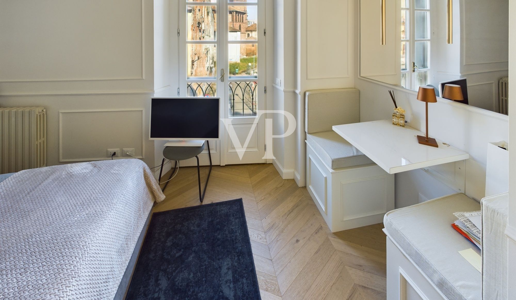 Repräsentative, fein renovierte Dreizimmerwohnung mit Balkon