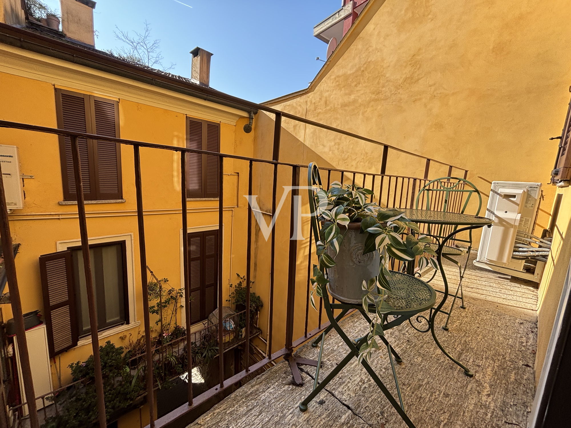 Prestigious three-room finely renovated apartment with balcony