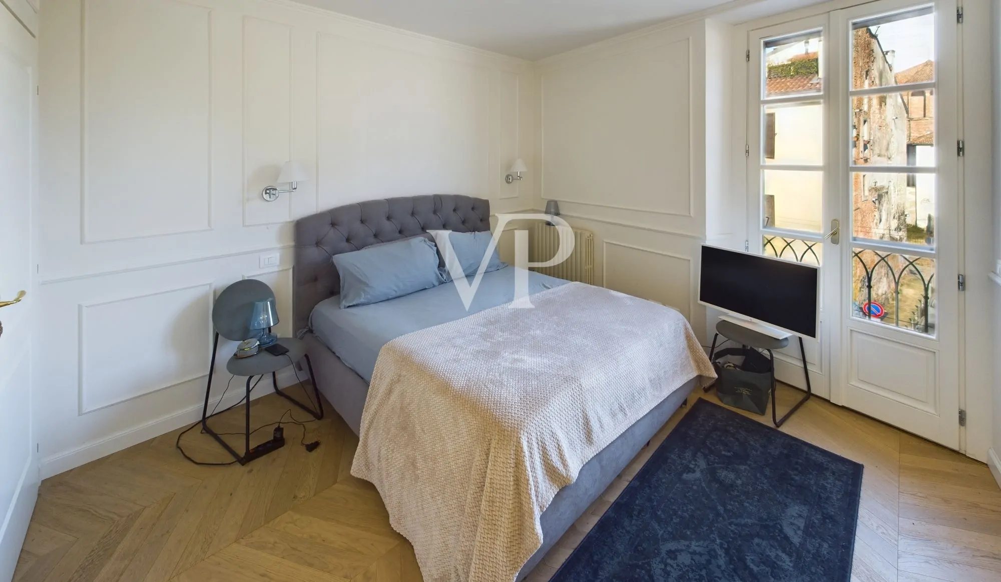 Repräsentative, fein renovierte Dreizimmerwohnung mit Balkon