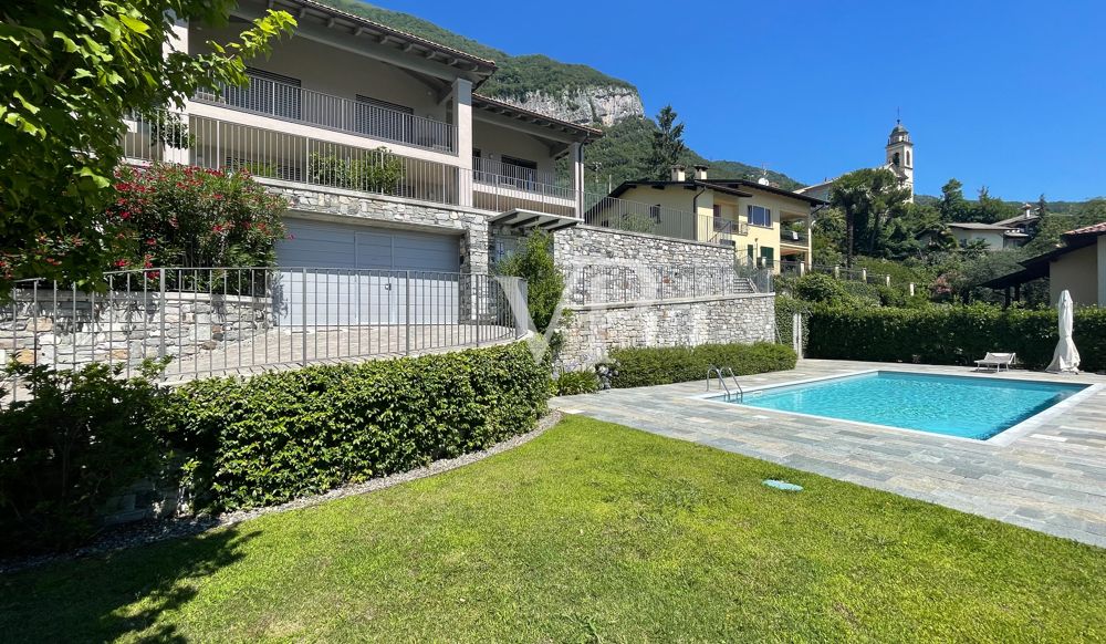 esterno con piscina