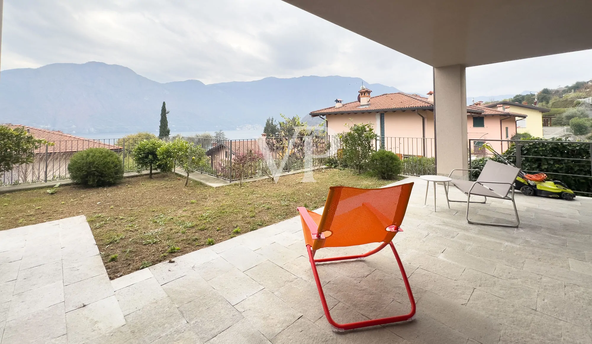 portico e giardino privato