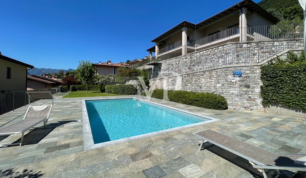 esterno con piscina