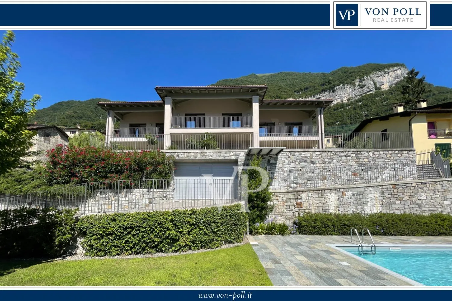 Quadrilocale con doppi servizi e giardino privato, in residence con piscina