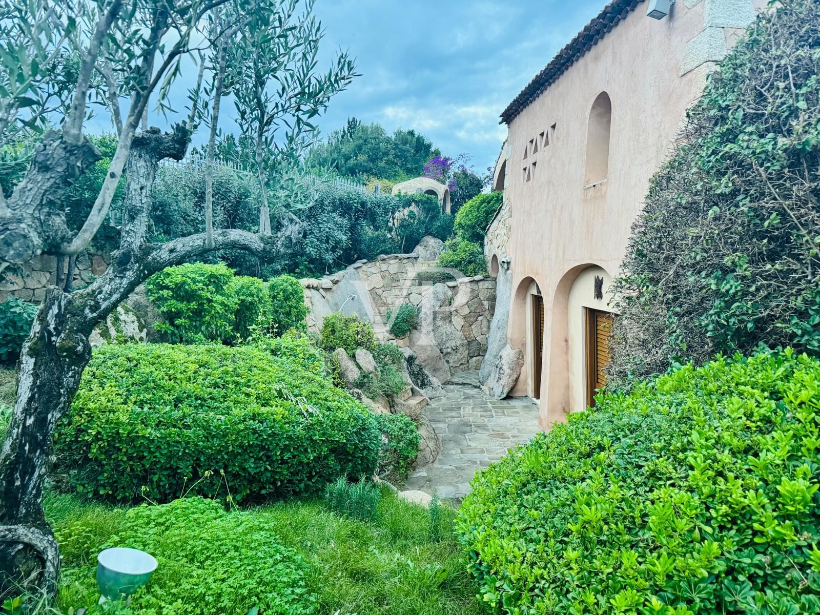 Villa im sardischen Stil mit atemberaubendem Meerblick