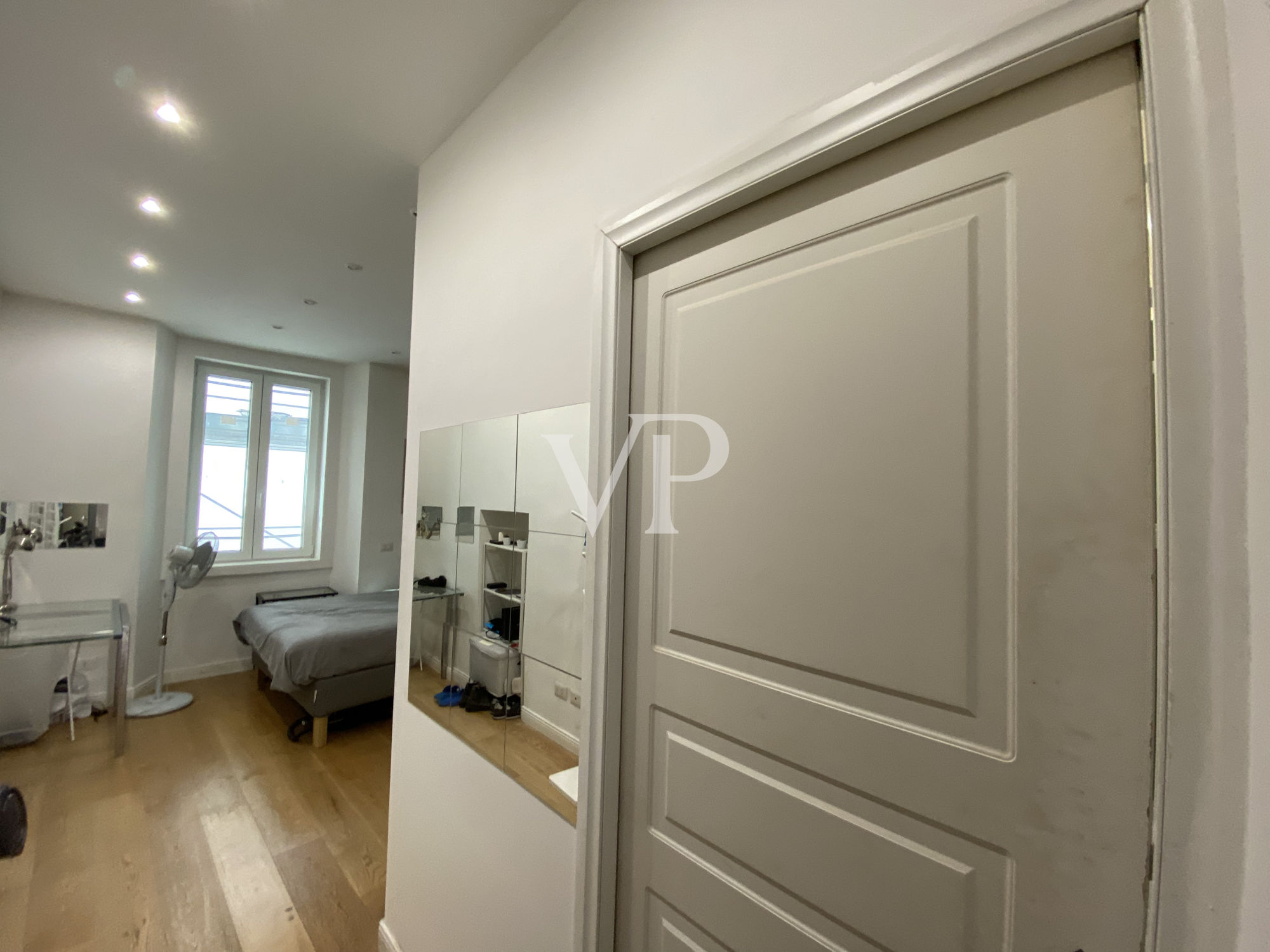 Renovated studio apartment on high floor in Bocconi area