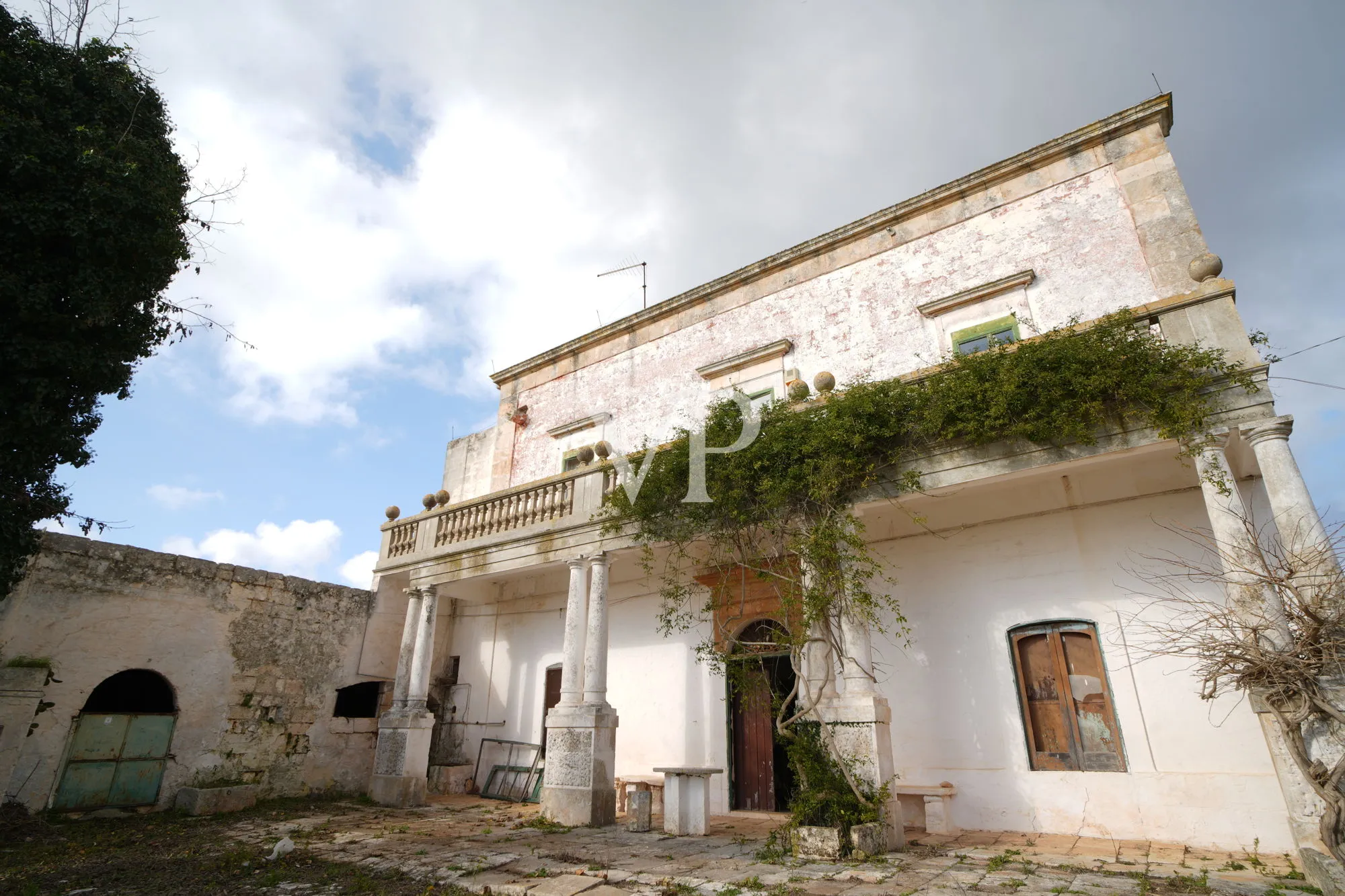 Masseria Santa Lucia with small church