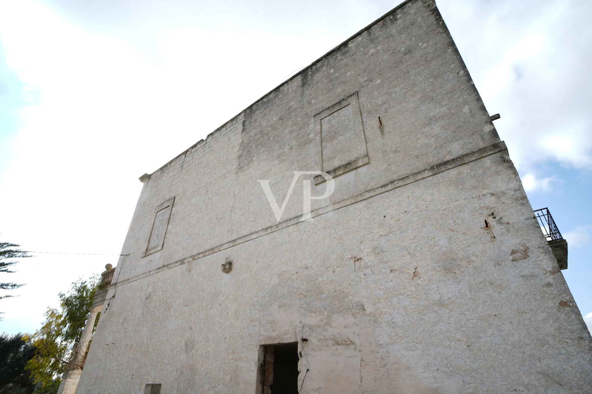 Masseria Santa Lucia with small church