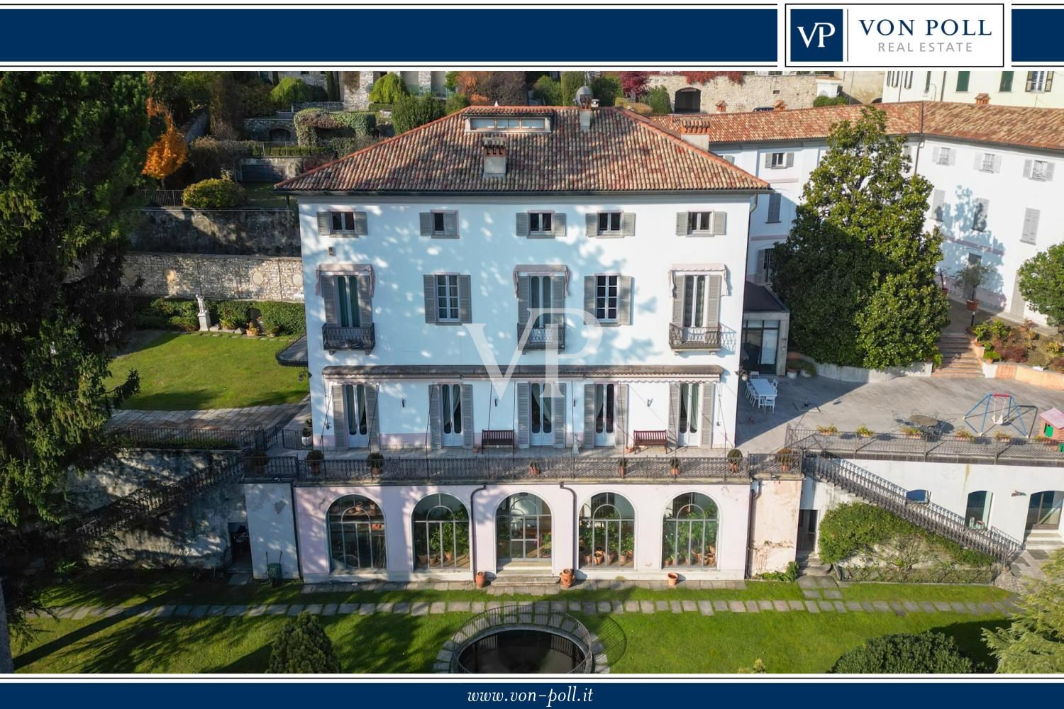 PRESTIGIEUSE VILLA HISTORIQUE AVEC GRAND PARC DANS LA PROVINCE DE COMO