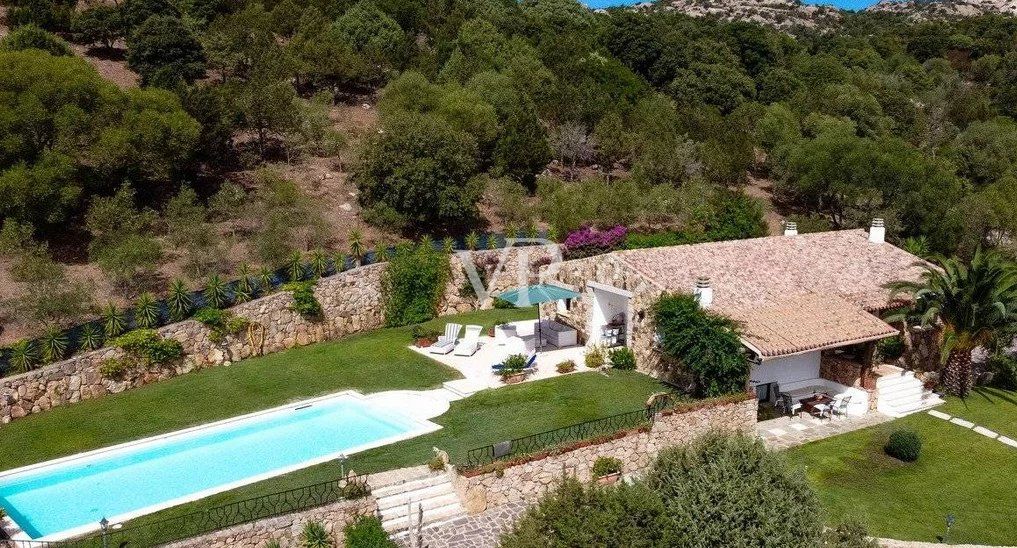 Villa esclusiva a La Mendula: Fascino sardo e totale privacy