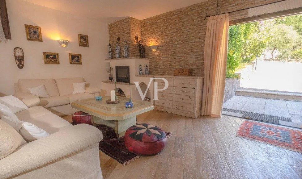 Villa esclusiva a La Mendula: Fascino sardo e totale privacy