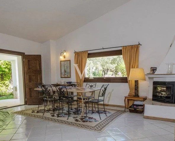 Villa esclusiva a La Mendula: Fascino sardo e totale privacy