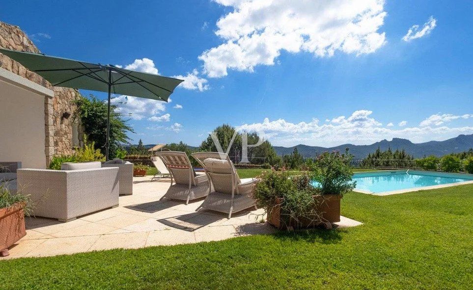 Villa esclusiva a La Mendula: Fascino sardo e totale privacy